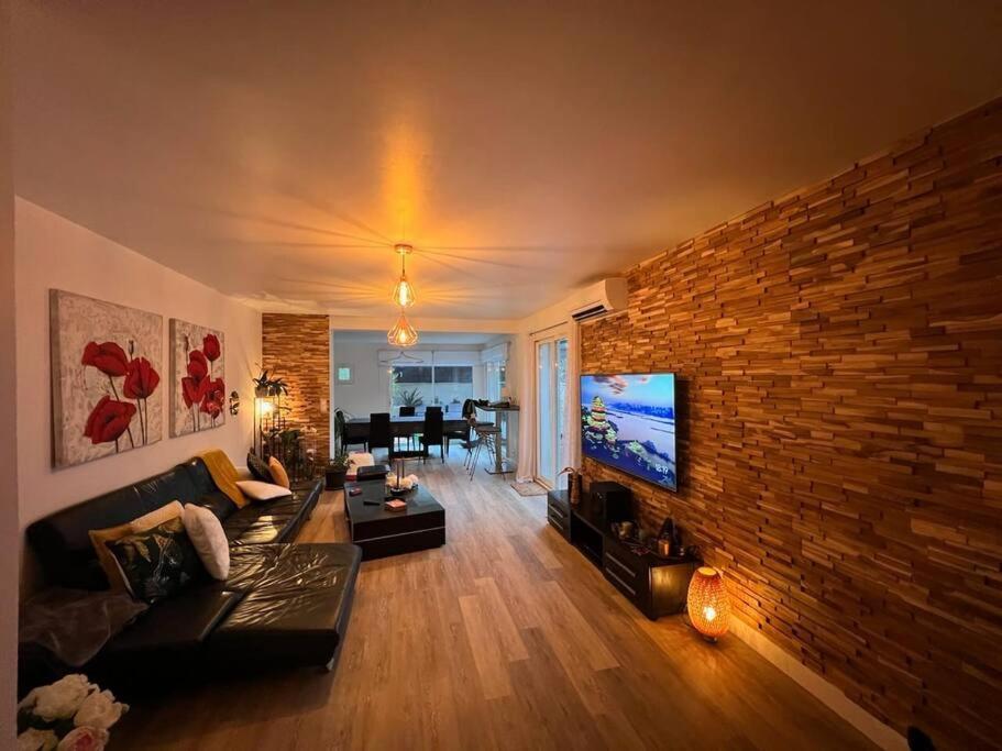 Maison Entiere Redessan Extérieur photo