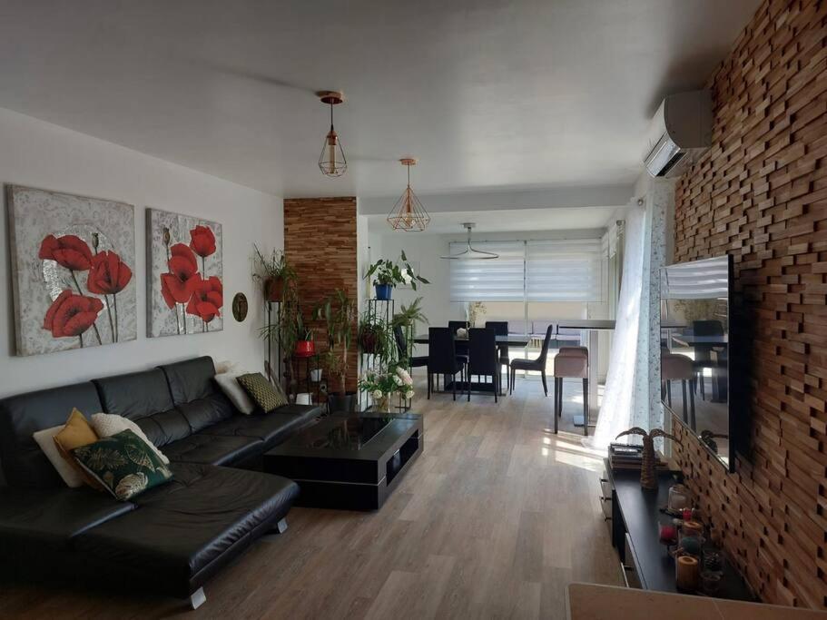 Maison Entiere Redessan Extérieur photo