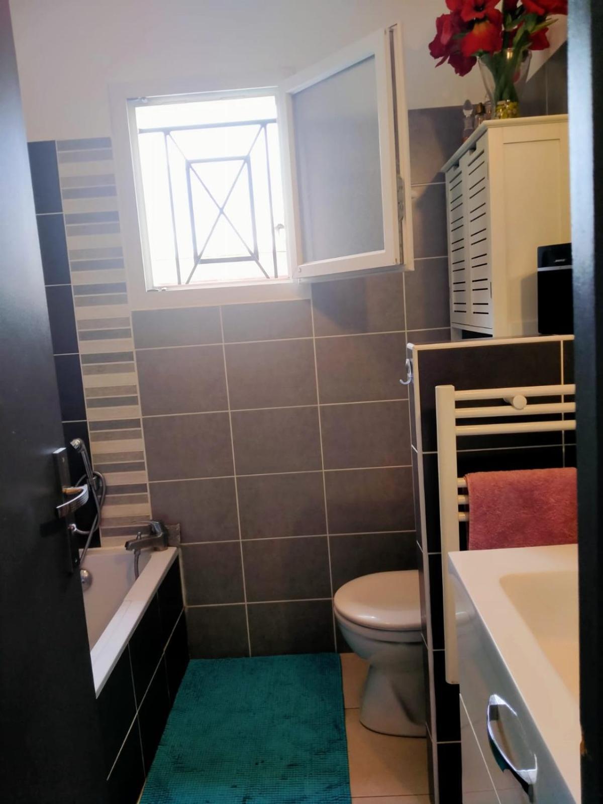 Maison Entiere Redessan Extérieur photo