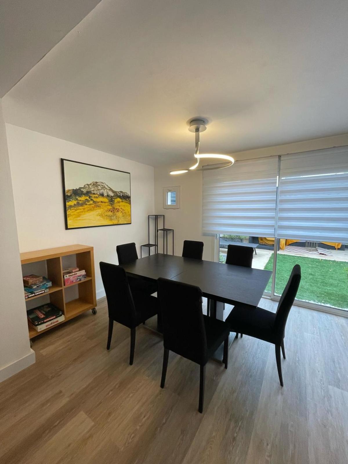 Maison Entiere Redessan Extérieur photo